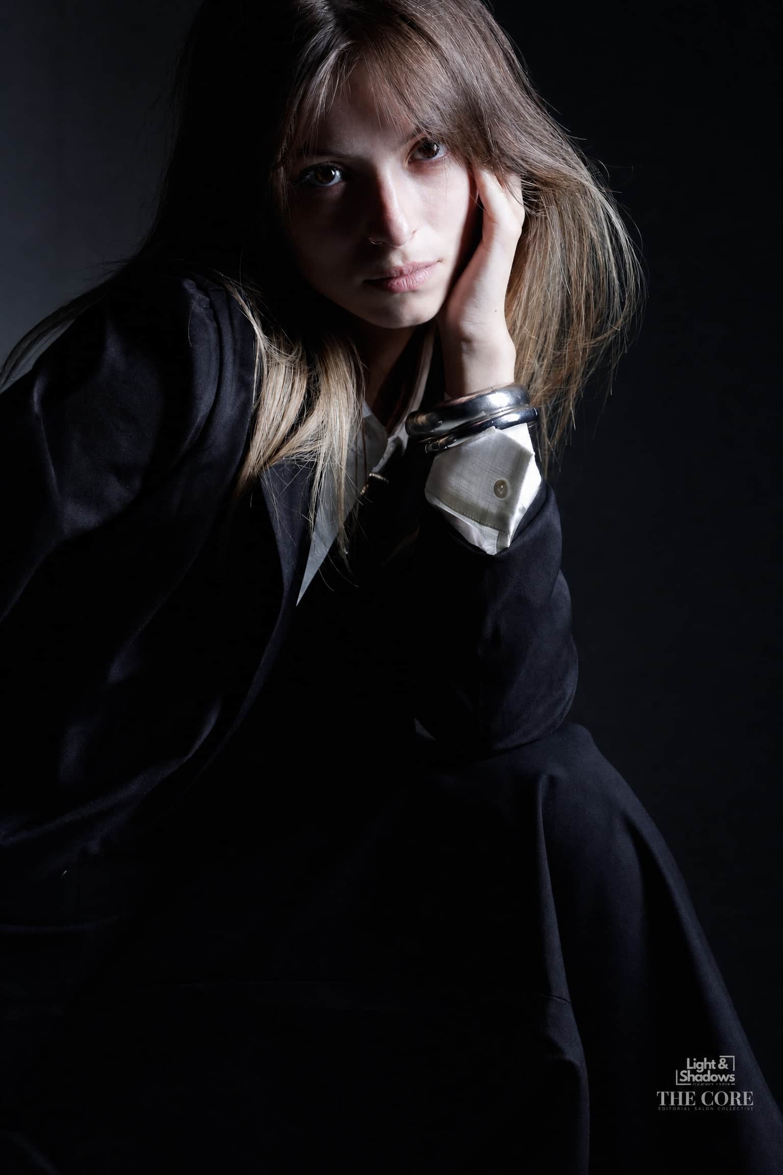 Moda e chiaroscuro nello studio Light and Shadows